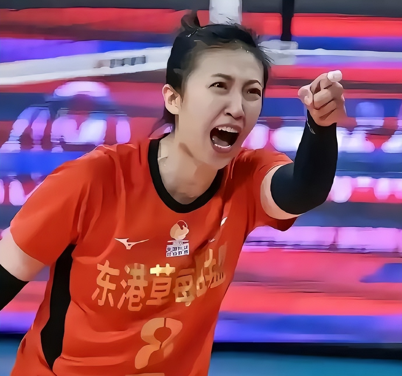 惊险场面频频上演，赛场火爆异常引人注目的简单介绍
