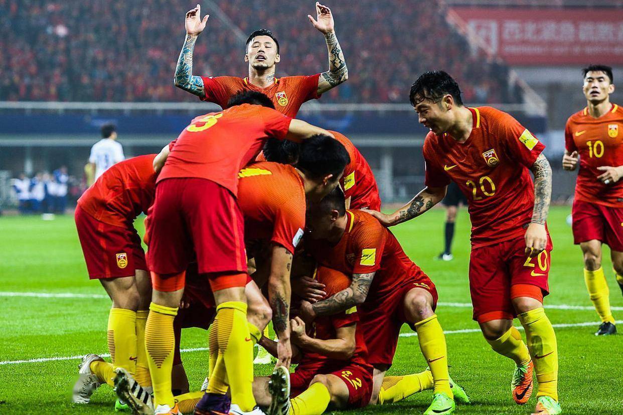 国足全神贯注备战国际顶尖赛事，拼搏逆袭的简单介绍